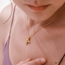 スナカジュエリー インドネシア スターリングシルバー925 アショカの花のモチーフ ペンダント ゴールド 21mm×21mm 海外直送品